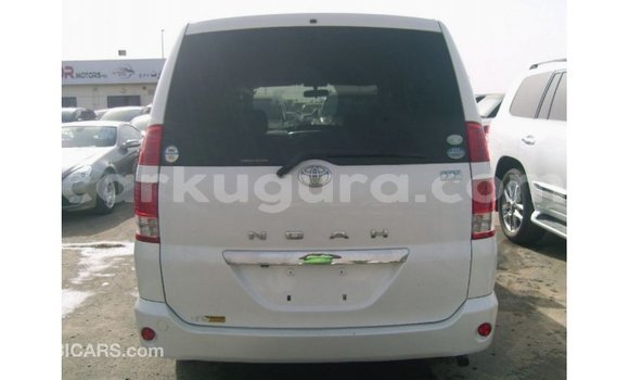 Nunua Imported Toyota Noah Nyeupe Gari ndani ya Import - Dubai nchini Bujumbura Nunua Imported Toyota Noah Nyeupe Gari ndani ya Import - Dubai nchini Bujumbura