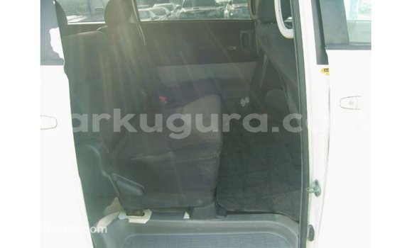 Nunua Imported Toyota Noah Nyeupe Gari ndani ya Import - Dubai nchini Bujumbura Nunua Imported Toyota Noah Nyeupe Gari ndani ya Import - Dubai nchini Bujumbura