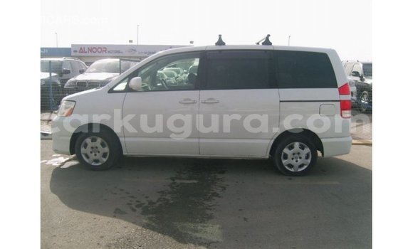 Nunua Imported Toyota Noah Nyeupe Gari ndani ya Import - Dubai nchini Bujumbura Nunua Imported Toyota Noah Nyeupe Gari ndani ya Import - Dubai nchini Bujumbura