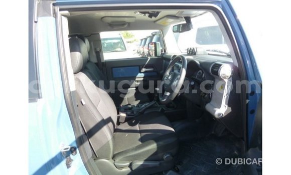 Acheter Import Voiture Toyota FJ Cruiser Bleu à Import - Dubai, Bujumbura Acheter Import Voiture Toyota FJ Cruiser Bleu à Import - Dubai, Bujumbura