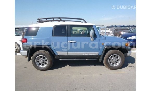 Acheter Import Voiture Toyota FJ Cruiser Bleu à Import - Dubai, Bujumbura Acheter Import Voiture Toyota FJ Cruiser Bleu à Import - Dubai, Bujumbura