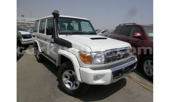 Acheter Import Voiture Toyota Land Cruiser Blanc à Import - Dubai, Bujumbura Acheter Import Voiture Toyota Land Cruiser Blanc à Import - Dubai, Bujumbura