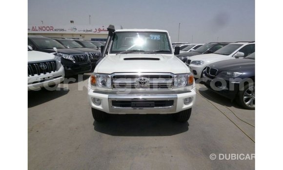 Acheter Import Voiture Toyota Land Cruiser Blanc à Import - Dubai, Bujumbura Acheter Import Voiture Toyota Land Cruiser Blanc à Import - Dubai, Bujumbura