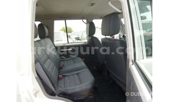 Acheter Import Voiture Toyota Land Cruiser Blanc à Import - Dubai, Bujumbura Acheter Import Voiture Toyota Land Cruiser Blanc à Import - Dubai, Bujumbura