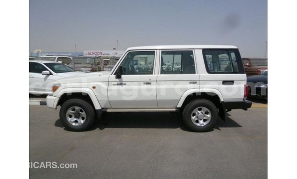 Acheter Import Voiture Toyota Land Cruiser Blanc à Import - Dubai, Bujumbura Acheter Import Voiture Toyota Land Cruiser Blanc à Import - Dubai, Bujumbura
