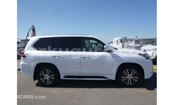 Acheter Import Voiture Lexus LX Blanc à Import - Dubai, Bujumbura Acheter Import Voiture Lexus LX Blanc à Import - Dubai, Bujumbura