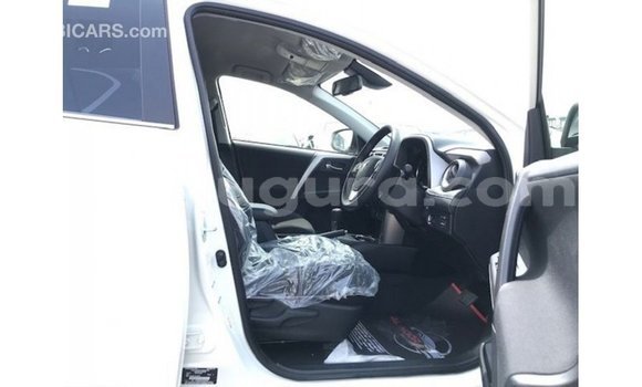 Acheter Import Voiture Toyota 4Runner Blanc à Import - Dubai, Bujumbura Acheter Import Voiture Toyota 4Runner Blanc à Import - Dubai, Bujumbura