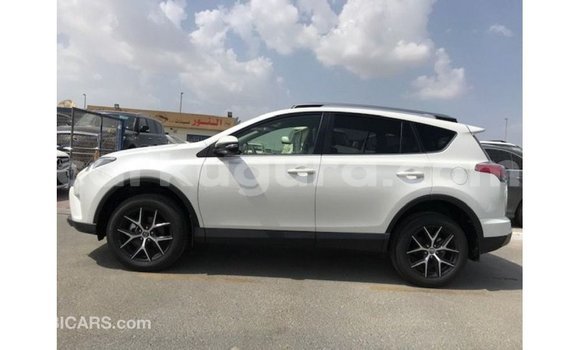 Buy Import Toyota 4Runner White Car in Import - Dubai in Bujumbura Buy Import Toyota 4Runner White Car in Import - Dubai in Bujumbura