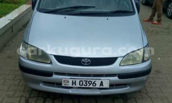Acheter Occasion Voiture Toyota Spacio Gris à Bururi, Burundi Acheter Occasion Voiture Toyota Spacio Gris à Bururi, Burundi