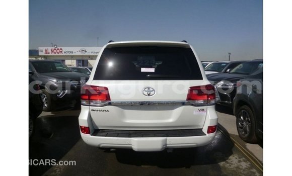 Buy Import Toyota Land Cruiser White Car in Import - Dubai in Bujumbura Buy Import Toyota Land Cruiser White Car in Import - Dubai in Bujumbura