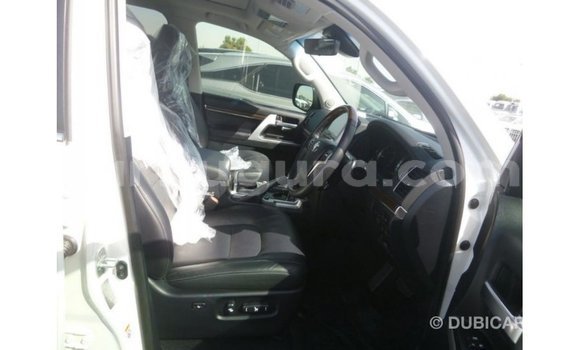 Buy Import Toyota Land Cruiser White Car in Import - Dubai in Bujumbura Buy Import Toyota Land Cruiser White Car in Import - Dubai in Bujumbura