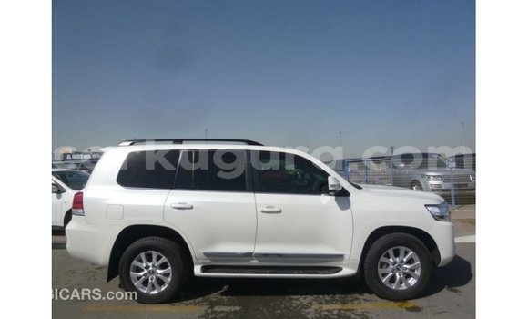 Buy Import Toyota Land Cruiser White Car in Import - Dubai in Bujumbura Buy Import Toyota Land Cruiser White Car in Import - Dubai in Bujumbura