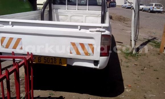 Buy Used Toyota Hilux White Car in Bururi in Burundi Buy Used Toyota Hilux White Car in Bururi in Burundi