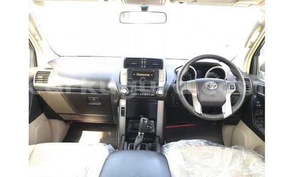 Acheter Import Voiture Toyota Prado Blanc à Import - Dubai, Bujumbura Acheter Import Voiture Toyota Prado Blanc à Import - Dubai, Bujumbura