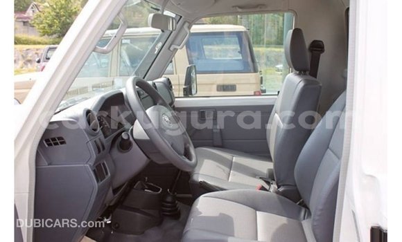 Buy Import Toyota Land Cruiser White Car in Import - Dubai in Bujumbura Buy Import Toyota Land Cruiser White Car in Import - Dubai in Bujumbura