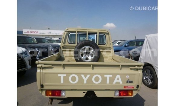 Acheter Import Voiture Toyota Land Cruiser Beige à Import - Dubai, Bujumbura Acheter Import Voiture Toyota Land Cruiser Beige à Import - Dubai, Bujumbura