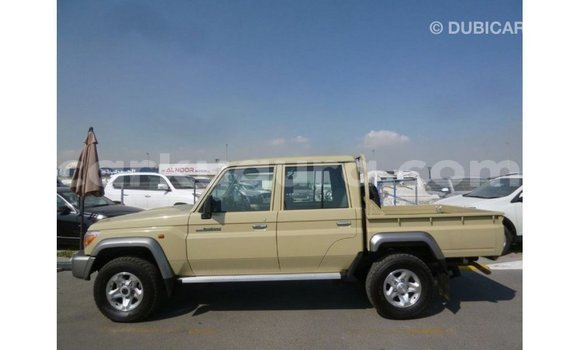 Acheter Import Voiture Toyota Land Cruiser Beige à Import - Dubai, Bujumbura Acheter Import Voiture Toyota Land Cruiser Beige à Import - Dubai, Bujumbura