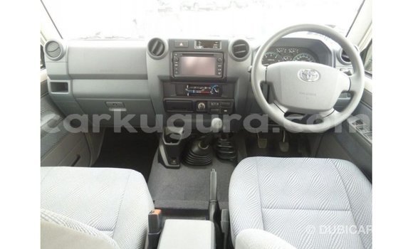 Acheter Import Voiture Toyota Land Cruiser Blanc à Import - Dubai, Bujumbura Acheter Import Voiture Toyota Land Cruiser Blanc à Import - Dubai, Bujumbura