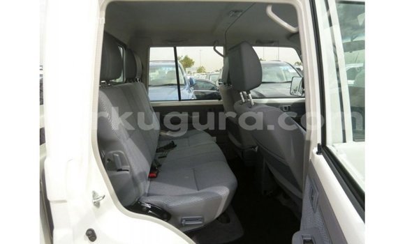 Acheter Import Voiture Toyota Land Cruiser Blanc à Import - Dubai, Bujumbura Acheter Import Voiture Toyota Land Cruiser Blanc à Import - Dubai, Bujumbura