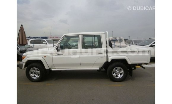 Acheter Import Voiture Toyota Land Cruiser Blanc à Import - Dubai, Bujumbura Acheter Import Voiture Toyota Land Cruiser Blanc à Import - Dubai, Bujumbura