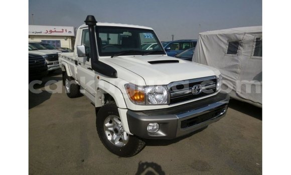 Nunua Imported Toyota Land Cruiser Nyeupe Gari ndani ya Import - Dubai nchini Bujumbura Nunua Imported Toyota Land Cruiser Nyeupe Gari ndani ya Import - Dubai nchini Bujumbura