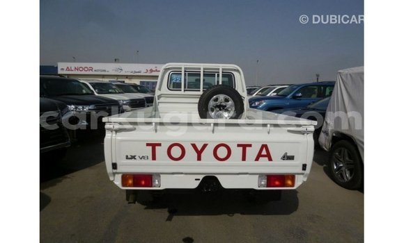 Nunua Imported Toyota Land Cruiser Nyeupe Gari ndani ya Import - Dubai nchini Bujumbura Nunua Imported Toyota Land Cruiser Nyeupe Gari ndani ya Import - Dubai nchini Bujumbura