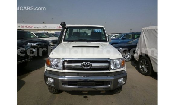 Nunua Imported Toyota Land Cruiser Nyeupe Gari ndani ya Import - Dubai nchini Bujumbura Nunua Imported Toyota Land Cruiser Nyeupe Gari ndani ya Import - Dubai nchini Bujumbura