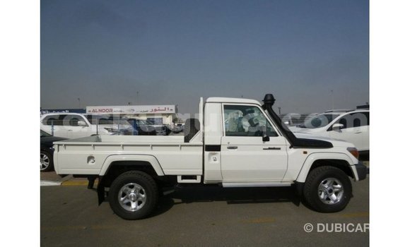 Nunua Imported Toyota Land Cruiser Nyeupe Gari ndani ya Import - Dubai nchini Bujumbura Nunua Imported Toyota Land Cruiser Nyeupe Gari ndani ya Import - Dubai nchini Bujumbura