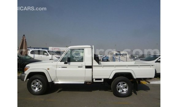 Nunua Imported Toyota Land Cruiser Nyeupe Gari ndani ya Import - Dubai nchini Bujumbura Nunua Imported Toyota Land Cruiser Nyeupe Gari ndani ya Import - Dubai nchini Bujumbura