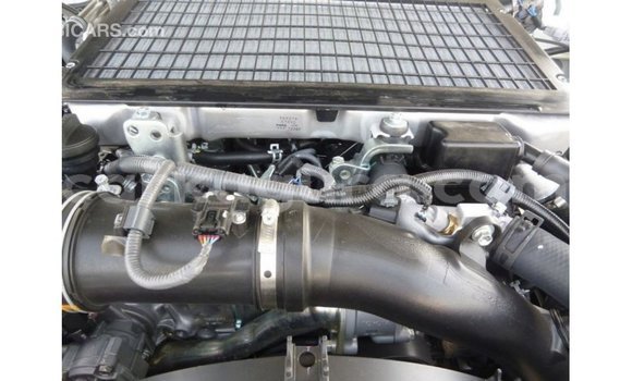 Nunua Imported Toyota Land Cruiser Nyeupe Gari ndani ya Import - Dubai nchini Bujumbura Nunua Imported Toyota Land Cruiser Nyeupe Gari ndani ya Import - Dubai nchini Bujumbura