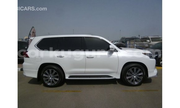 Acheter Import Voiture Lexus LX Blanc à Import - Dubai, Bujumbura Acheter Import Voiture Lexus LX Blanc à Import - Dubai, Bujumbura