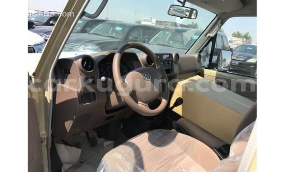 Acheter Import Voiture Toyota Land Cruiser Beige à Import - Dubai, Bujumbura Acheter Import Voiture Toyota Land Cruiser Beige à Import - Dubai, Bujumbura