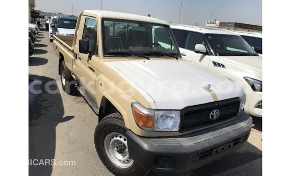 Acheter Import Voiture Toyota Land Cruiser Beige à Import - Dubai, Bujumbura Acheter Import Voiture Toyota Land Cruiser Beige à Import - Dubai, Bujumbura