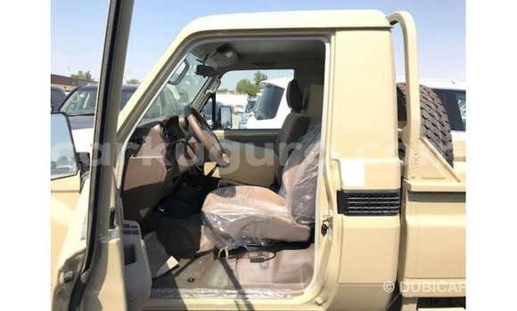 Acheter Import Voiture Toyota Land Cruiser Beige à Import - Dubai, Bujumbura Acheter Import Voiture Toyota Land Cruiser Beige à Import - Dubai, Bujumbura