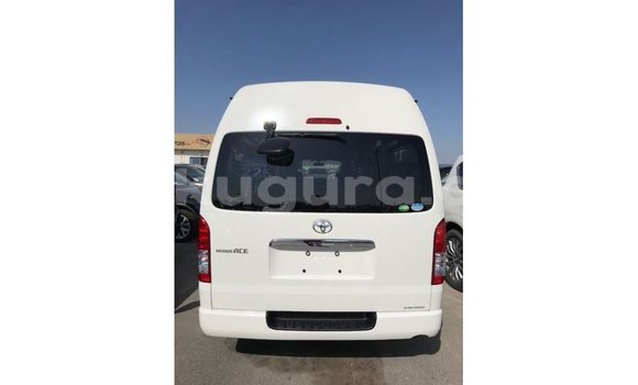Acheter Import Voiture Toyota Hiace Blanc à Import - Dubai, Bujumbura Acheter Import Voiture Toyota Hiace Blanc à Import - Dubai, Bujumbura