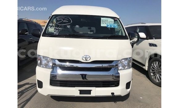 Acheter Import Voiture Toyota Hiace Blanc à Import - Dubai, Bujumbura Acheter Import Voiture Toyota Hiace Blanc à Import - Dubai, Bujumbura