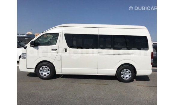 Acheter Import Voiture Toyota Hiace Blanc à Import - Dubai, Bujumbura Acheter Import Voiture Toyota Hiace Blanc à Import - Dubai, Bujumbura