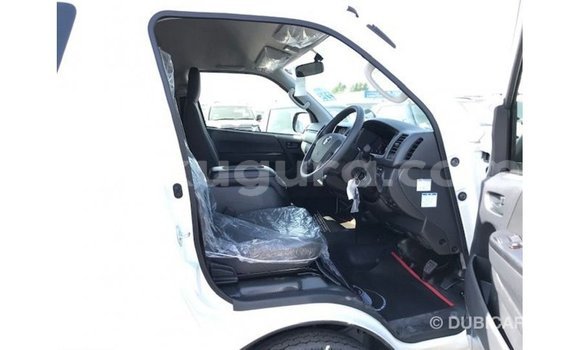 Acheter Import Voiture Toyota Hiace Blanc à Import - Dubai, Bujumbura Acheter Import Voiture Toyota Hiace Blanc à Import - Dubai, Bujumbura