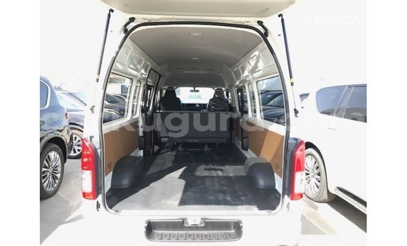 Acheter Import Voiture Toyota Hiace Blanc à Import - Dubai, Bujumbura Acheter Import Voiture Toyota Hiace Blanc à Import - Dubai, Bujumbura