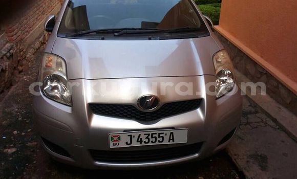 Acheter Occasion Voiture Toyota Vitz Gris à Bururi, Burundi Acheter Occasion Voiture Toyota Vitz Gris à Bururi, Burundi
