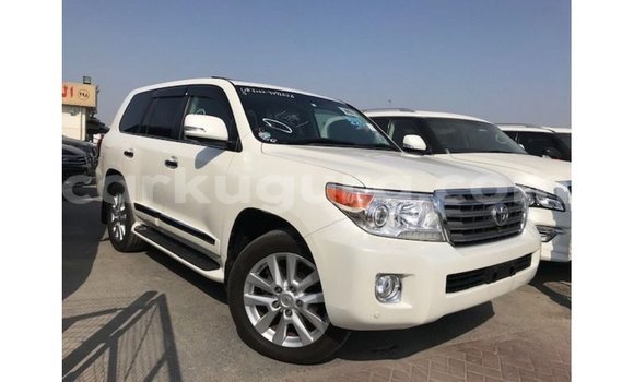 Acheter Import Voiture Toyota Land Cruiser Blanc à Import - Dubai, Bujumbura Acheter Import Voiture Toyota Land Cruiser Blanc à Import - Dubai, Bujumbura