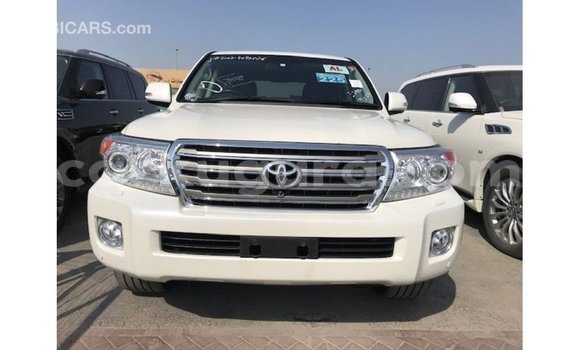 Acheter Import Voiture Toyota Land Cruiser Blanc à Import - Dubai, Bujumbura Acheter Import Voiture Toyota Land Cruiser Blanc à Import - Dubai, Bujumbura