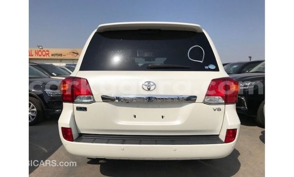Acheter Import Voiture Toyota Land Cruiser Blanc à Import - Dubai, Bujumbura Acheter Import Voiture Toyota Land Cruiser Blanc à Import - Dubai, Bujumbura