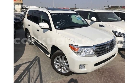 Acheter Import Voiture Toyota Land Cruiser Blanc à Import - Dubai, Bujumbura Acheter Import Voiture Toyota Land Cruiser Blanc à Import - Dubai, Bujumbura