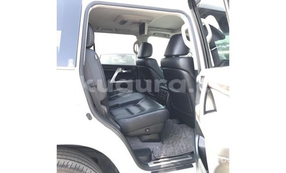 Acheter Import Voiture Toyota Land Cruiser Blanc à Import - Dubai, Bujumbura Acheter Import Voiture Toyota Land Cruiser Blanc à Import - Dubai, Bujumbura