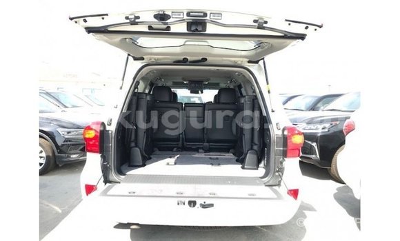 Acheter Import Voiture Toyota Land Cruiser Blanc à Import - Dubai, Bujumbura Acheter Import Voiture Toyota Land Cruiser Blanc à Import - Dubai, Bujumbura