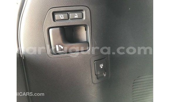 Acheter Import Voiture Toyota Land Cruiser Blanc à Import - Dubai, Bujumbura Acheter Import Voiture Toyota Land Cruiser Blanc à Import - Dubai, Bujumbura