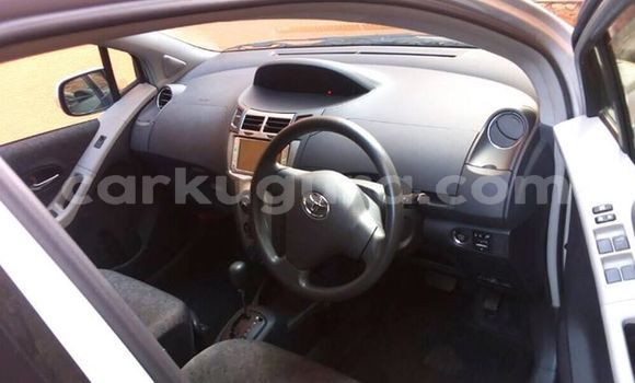 Acheter Occasion Voiture Toyota Vitz Gris à Bururi au Burundi Acheter Occasion Voiture Toyota Vitz Gris à Bururi au Burundi