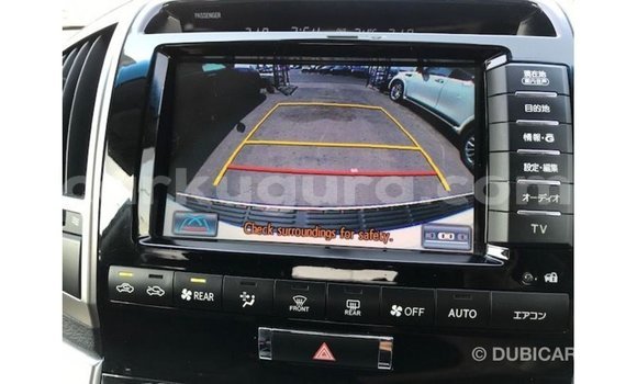 Acheter Import Voiture Toyota Land Cruiser Blanc à Import - Dubai, Bujumbura Acheter Import Voiture Toyota Land Cruiser Blanc à Import - Dubai, Bujumbura