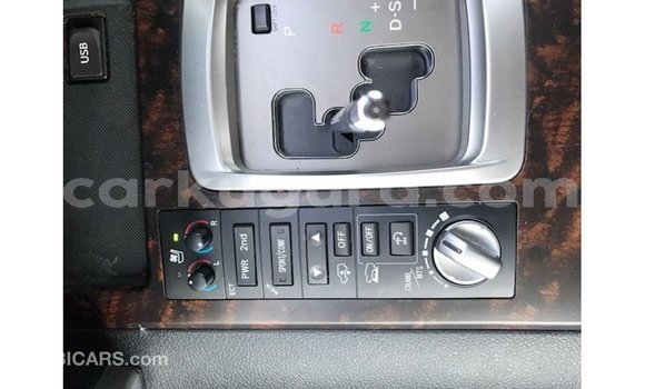 Acheter Import Voiture Toyota Land Cruiser Blanc à Import - Dubai, Bujumbura Acheter Import Voiture Toyota Land Cruiser Blanc à Import - Dubai, Bujumbura